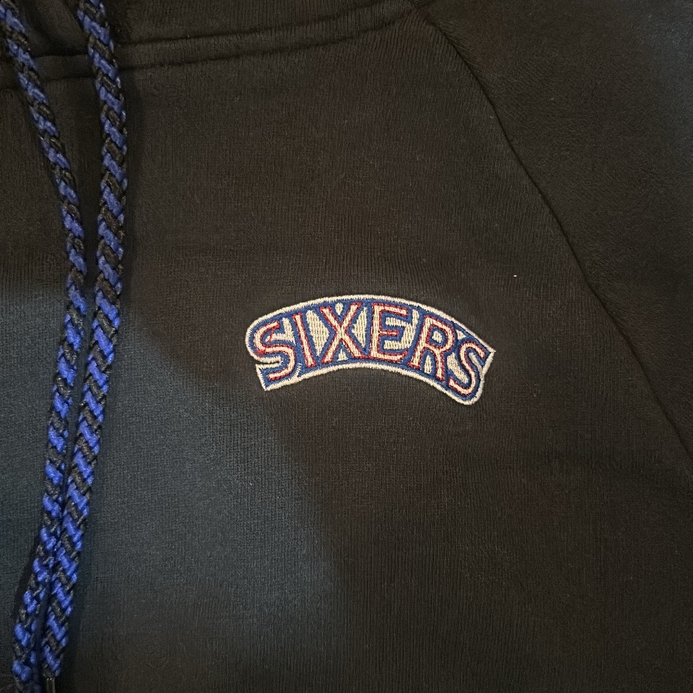 Mitchell and Ness 76ers hoodie - Picture 2 of 5